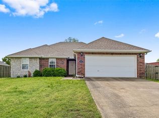 711 Reisling St, Centerton, AR 72719