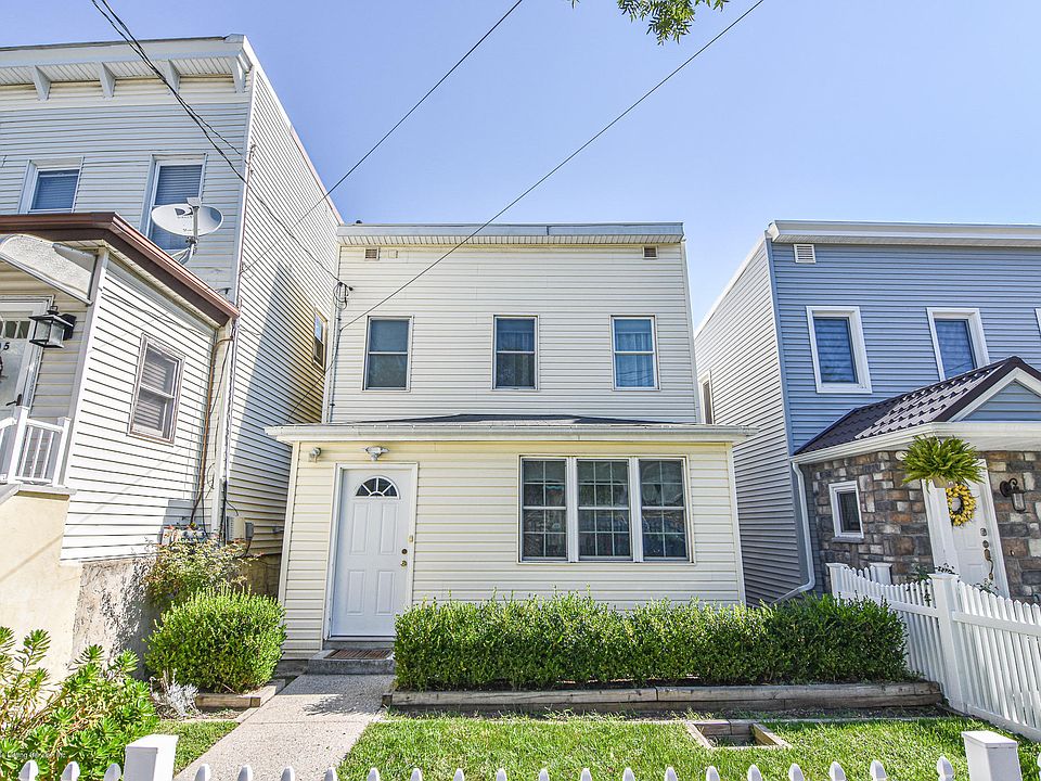 1st image of 307 Wingham St