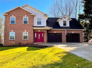 6309 Mountainside Dr, Hickory, NC 28601