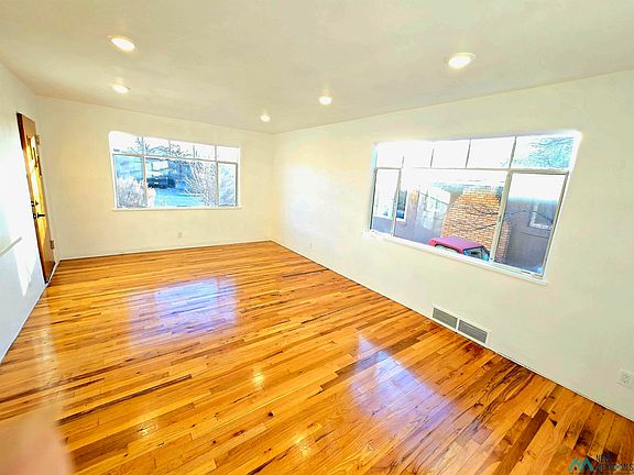 2nd image of 203 E Pine Ave