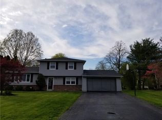 25 Darby Cir, Rochester, NY 14626