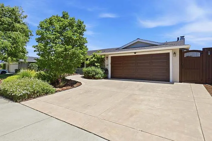 6246 Gunter Way — Photo 1