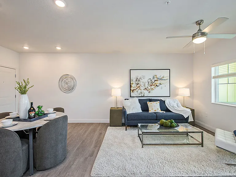 Grand Oak Apartments — Photo 43