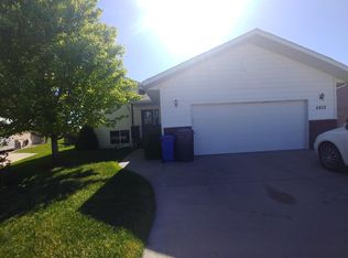 6822 Edinborough Ct, Rapid City, SD 57702