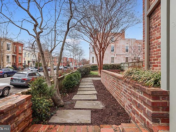 4th image of 416 6th St SE