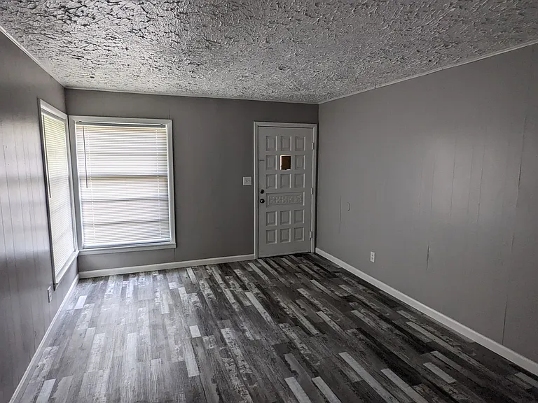 1033 S Vine St — Photo 8