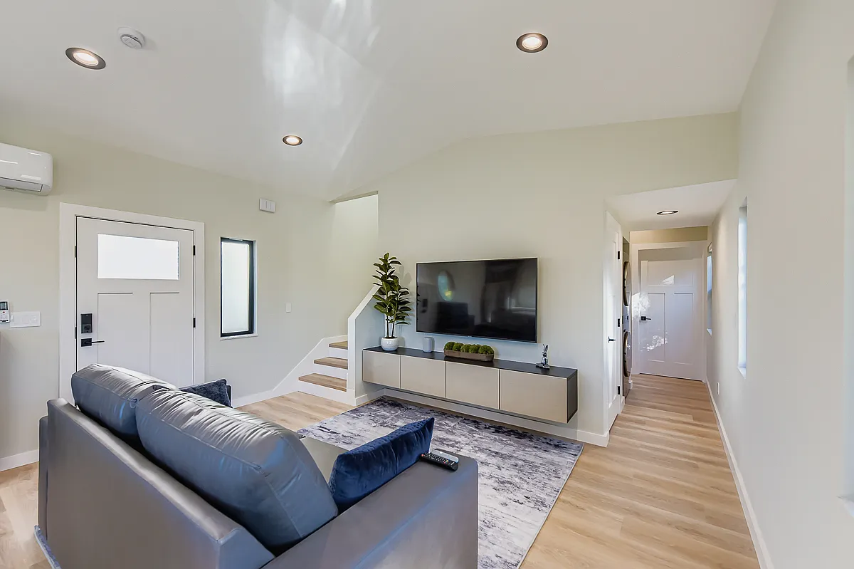 2 bed, $4,500 — Photo 1