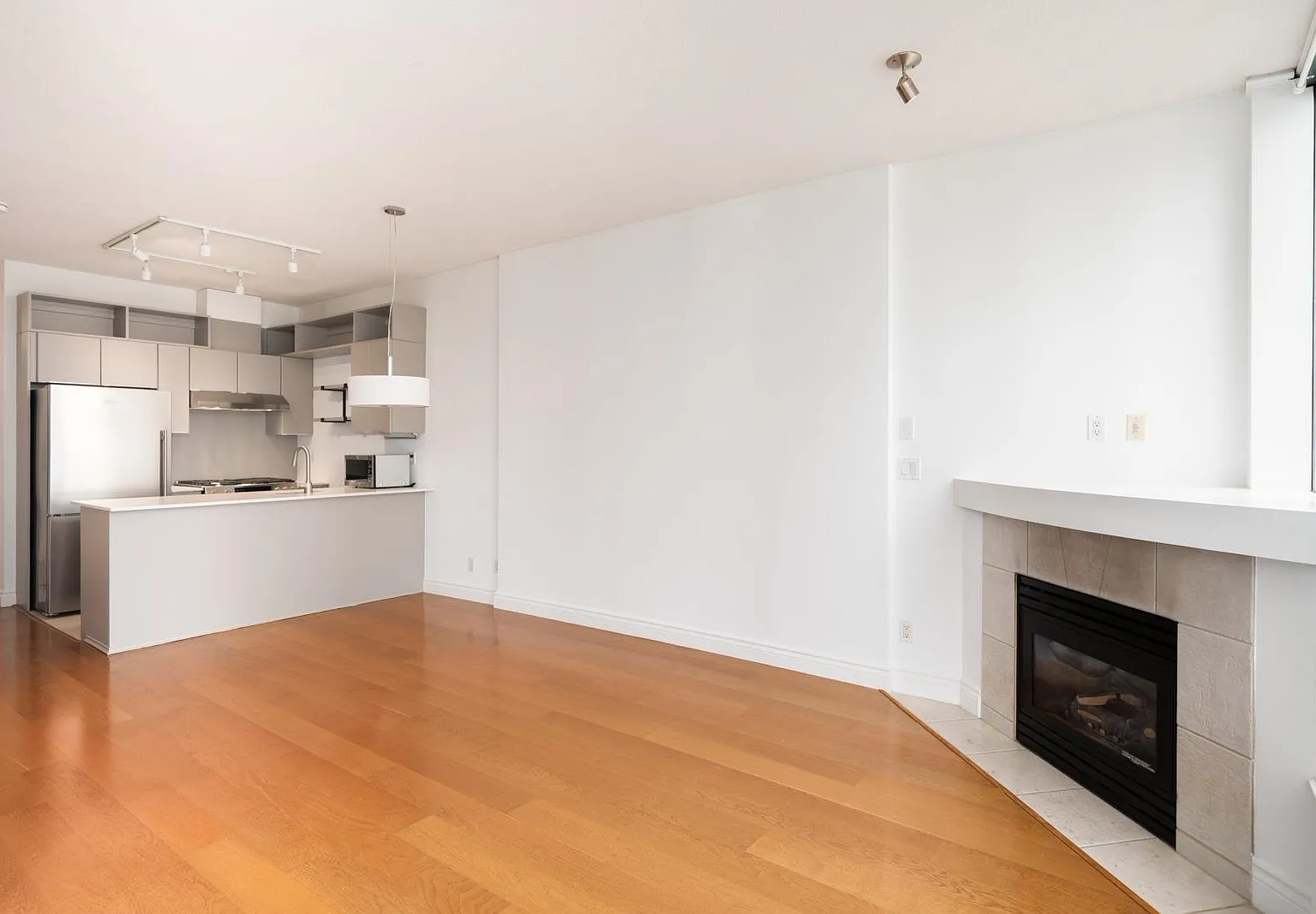 1 bed, 612 sqft, $2,450 — Photo 2