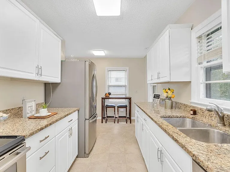 506 Acorn Ct — Photo 5