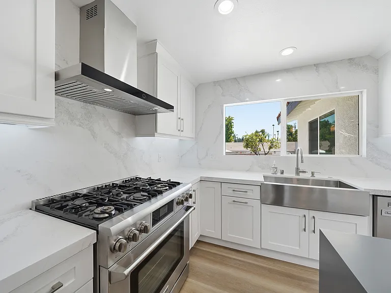 1814 N San Antonio Ave — Photo 7