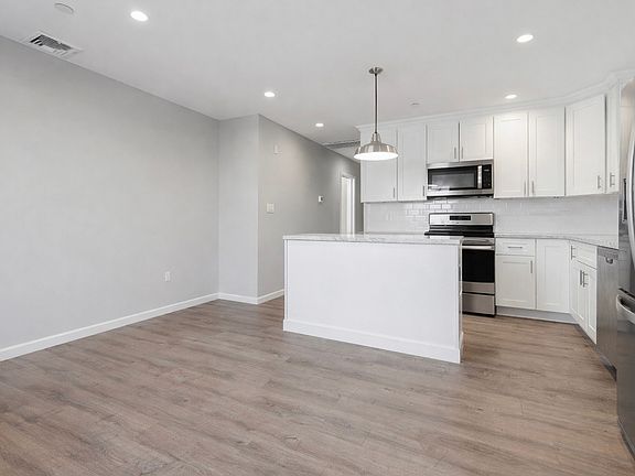 4th image of 616 E Broadway #5F