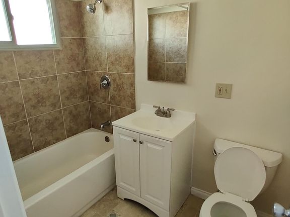 5th image of 260 N Michigan Ave #1