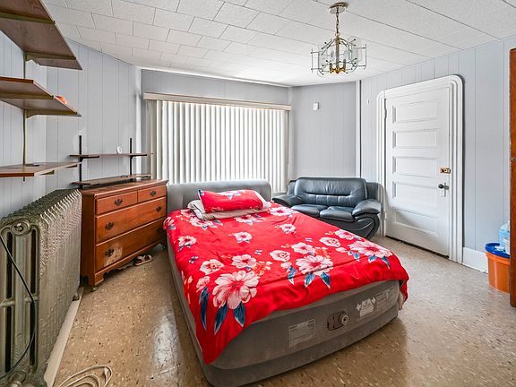 5th image of 82 Snell St