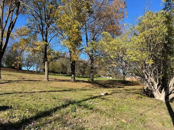 2611 Cook Rd, Saint Joseph, MO 64505