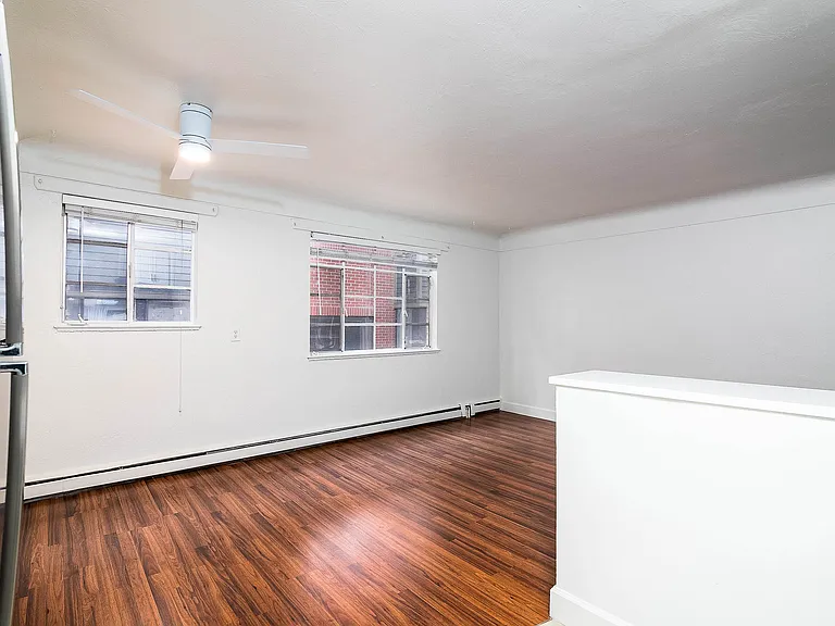 661 N Pearl St — Photo 11