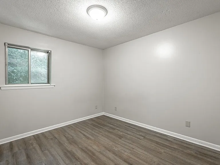2414 Lyndon Ave — Photo 14