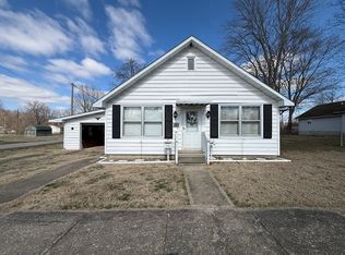 1421 W Maple St, Herrin, IL 62948