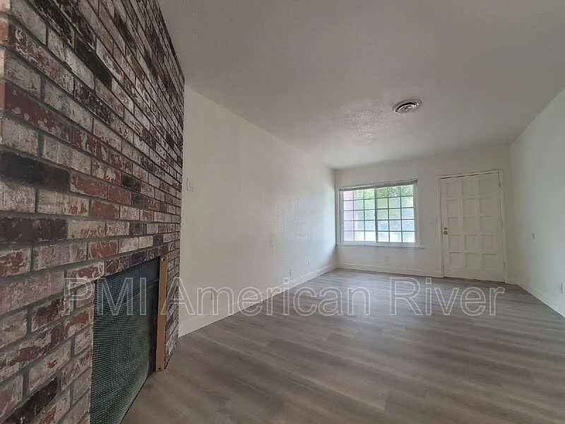 2 bed, 1.0 bath, 800 sqft, $1,695 — Photo 4