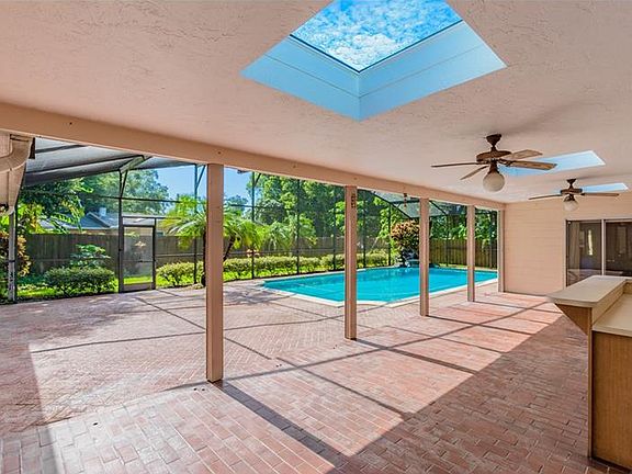 4th image of 3371 Edgecliffe Dr