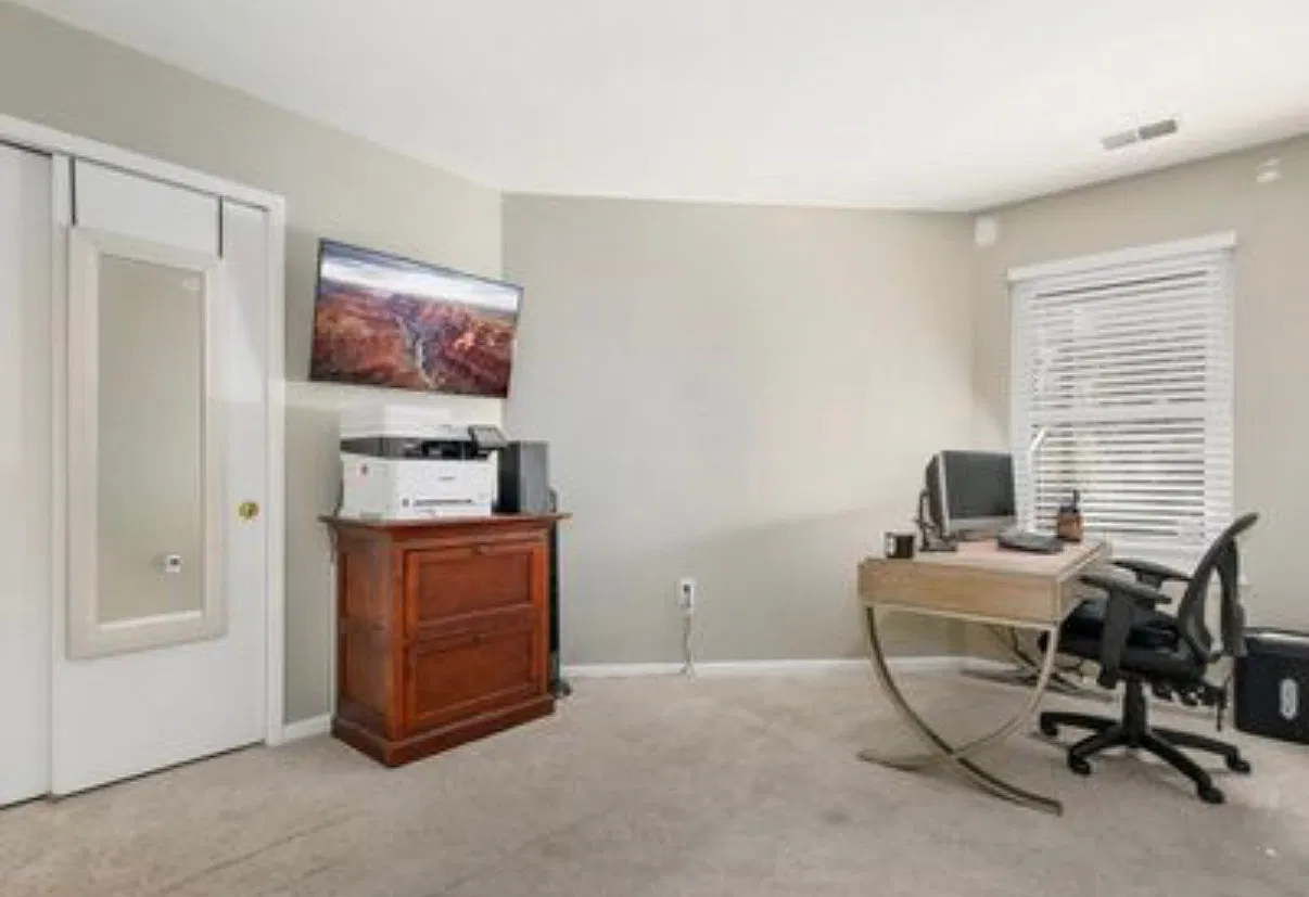 2 bed, 970 sqft, $2,500 — Photo 3