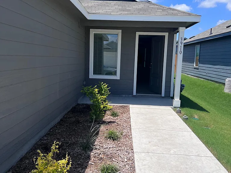 3910 Ontario Way — Photo 2