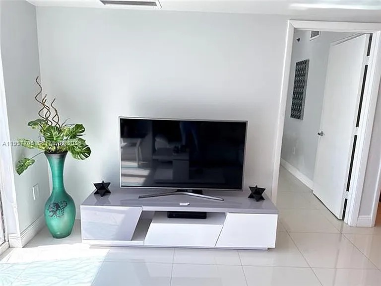 50 Biscayne Blvd #1907 — Photo 5