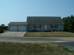 107 S Prairie Ct, Forreston, IL 61030