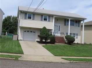 697 Columbus Cir, Perth Amboy, NJ 08861