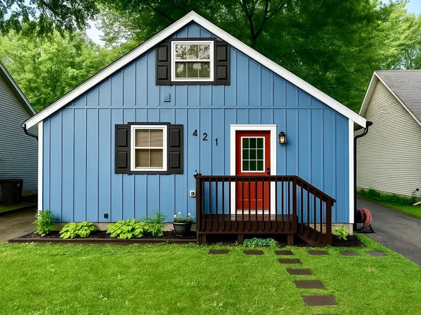 421 Elmwood Ave, Crystal Lake, IL 60014