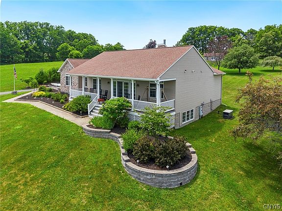 3rd image of 4667 W Lake Rd