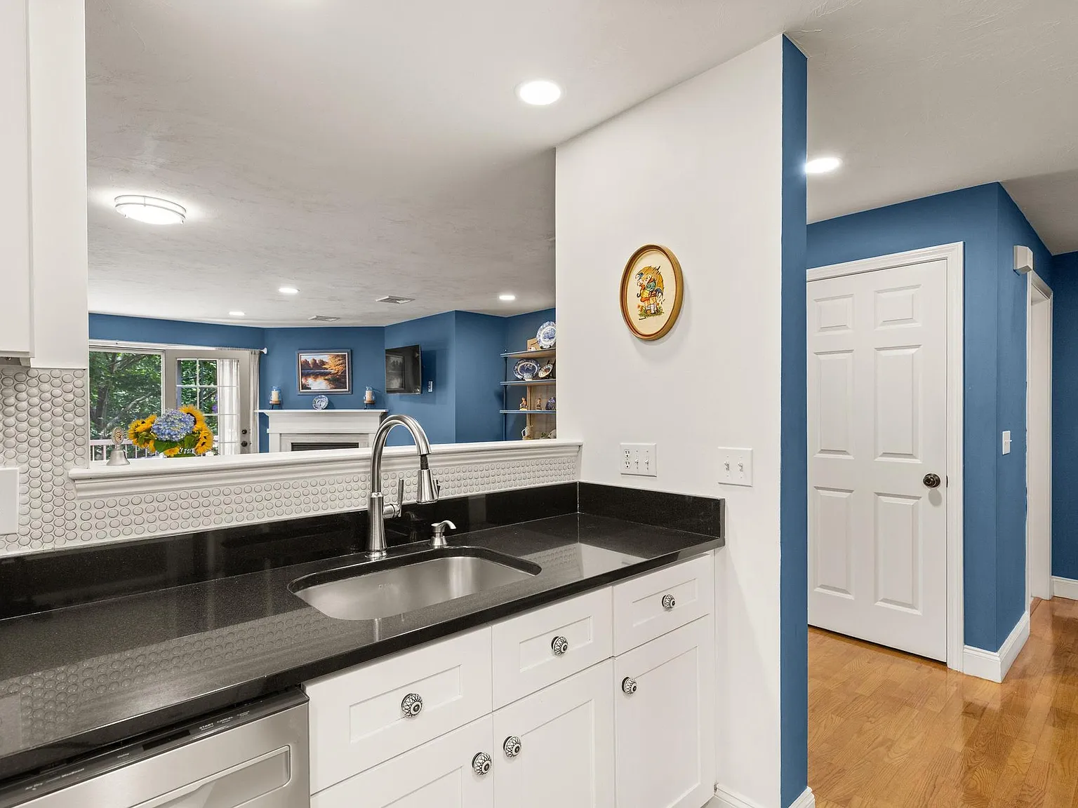 2 bed, 1807 sqft, $4,100 — Photo 3