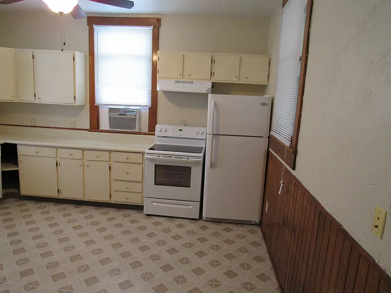 806 E Piedmont St — Photo 1
