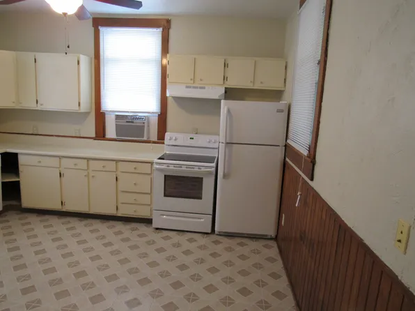 1 bed, 1.0 bath, 797 sqft, $1,300, 806 E Piedmont St #1, Culpeper, VA 22701