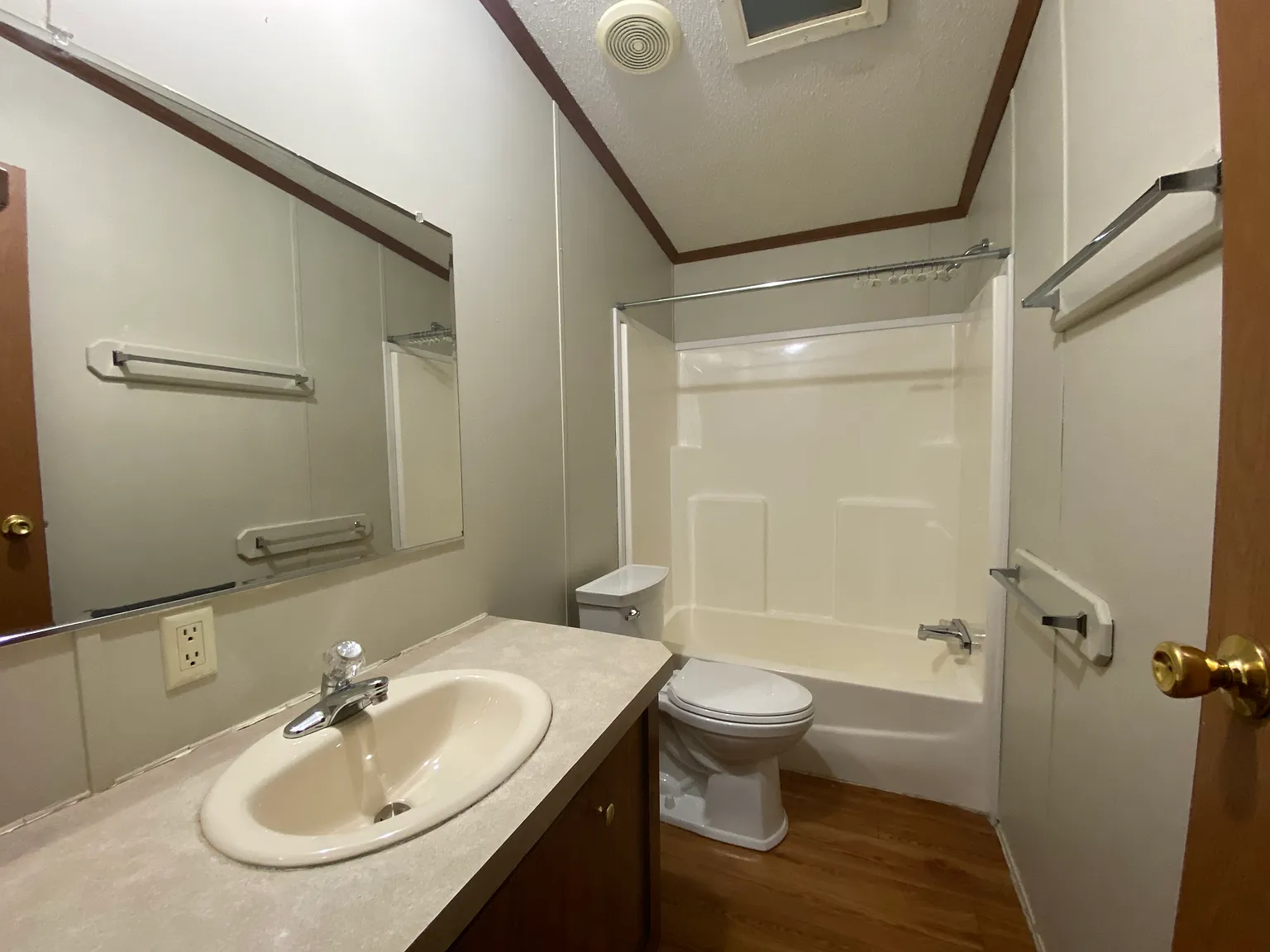 4 bed, 2.5 bath, 2000 sqft, $1,498 — Photo 4