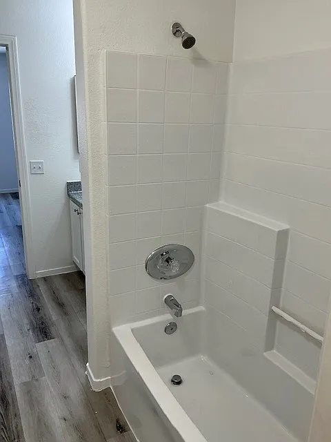 2 bed, 2.5 bath, 1020 sqft, $1,749 — Photo 2