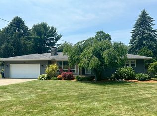 4885 Wickham Dr, Norton Shores, MI 49441