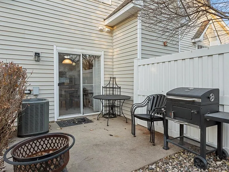17610 Hackberry Ct — Photo 4