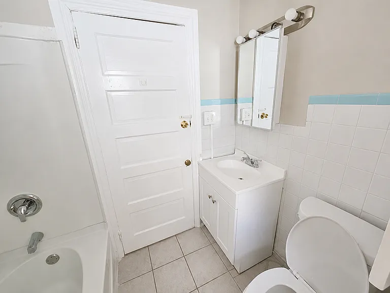 922 W Walnut St #2 — Photo 8