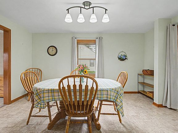 5th image of 1334 S Blackhawk Ave
