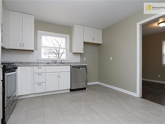 5th image of 4506 S Willis Ave