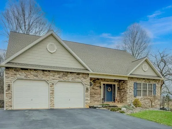 4135 Hill Terrace Dr, Reading, PA 19608