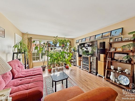2nd image of 1502 Plymouth Pl APT 1W