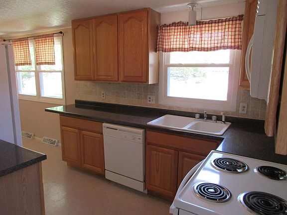 5th image of 210 Kilbourn St