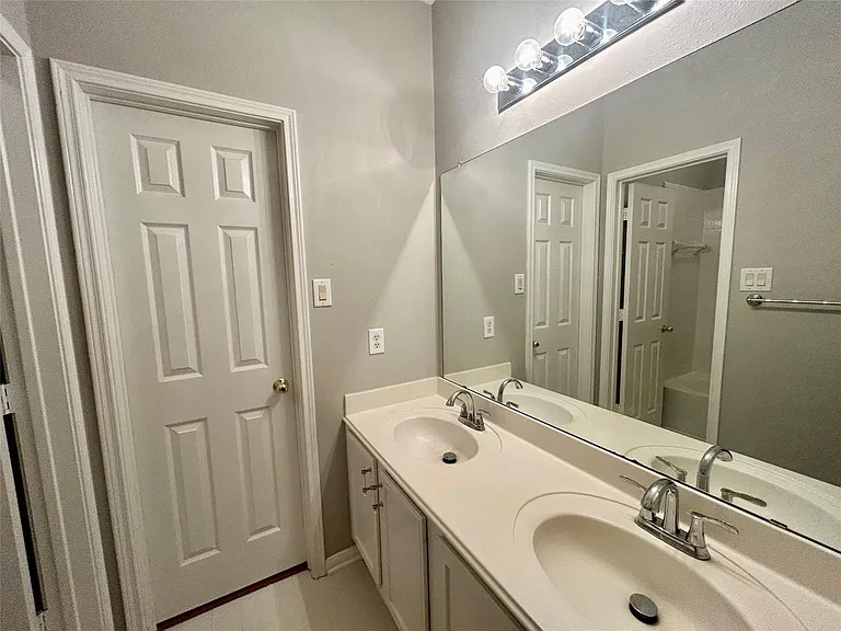16807 Laguna Springs Dr — Photo 44