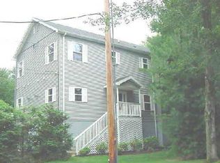 815 S Pine Creek Rd, Fairfield, CT 06430