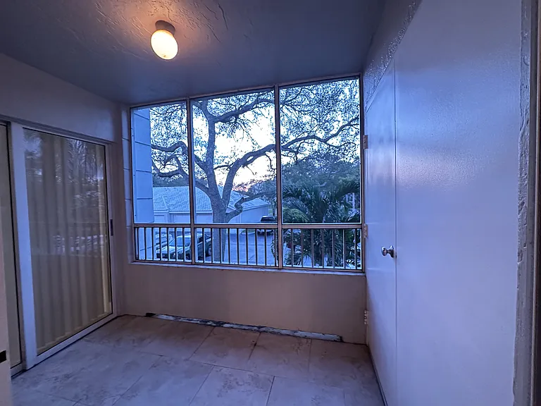 2811 N Oakland Forest Dr #209 — Photo 5