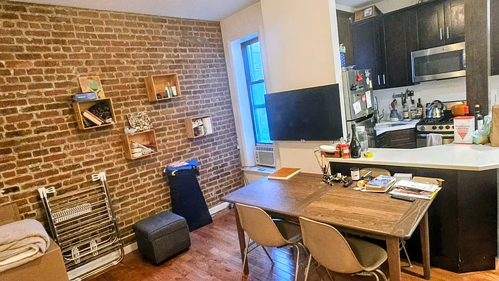 Living room, photo 2