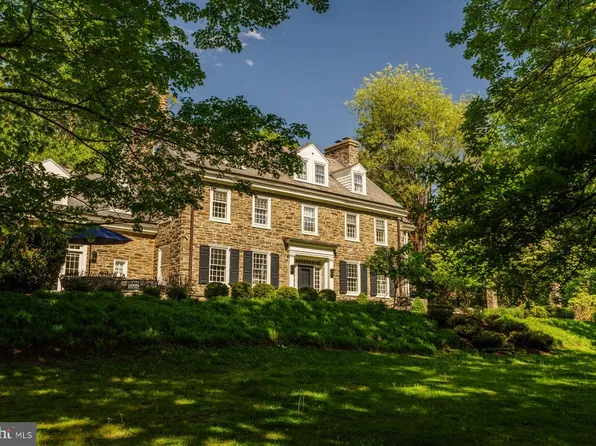 7800 Navajo St, Philadelphia, PA 19118