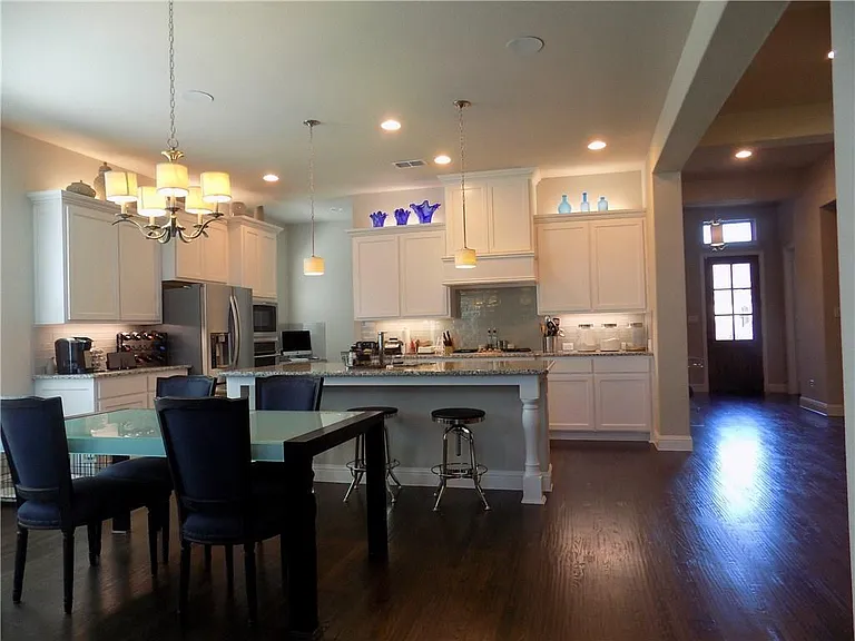 2440 Vaquero Ln — Photo 2