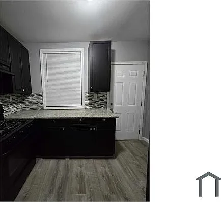 3 bed, 1400 sqft, $1,945 — Photo 2
